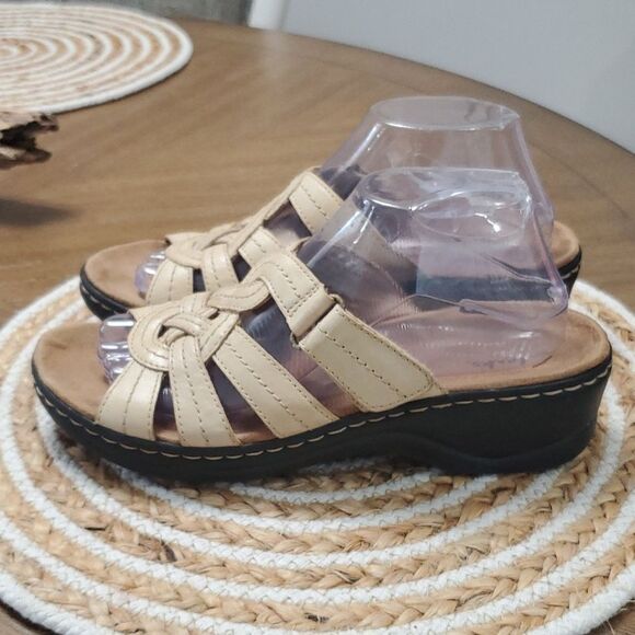 CLARKS Lexi Dill Bone Dune Leather Sandals Size 9N - Picture 4 of 9